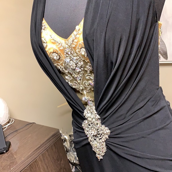 Terani Couture Chic Bead Embellished V-Neck-Black - Picture 14 of 17